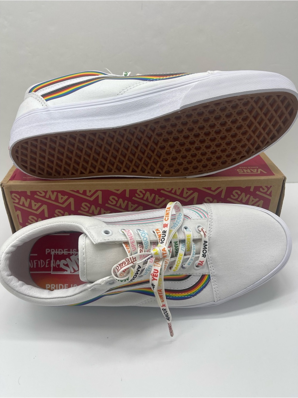 Vans Men’s 12 Old Skool (Pride) White/True White
VN0A5KRFB5U Sneakers - Picture 5 of 16